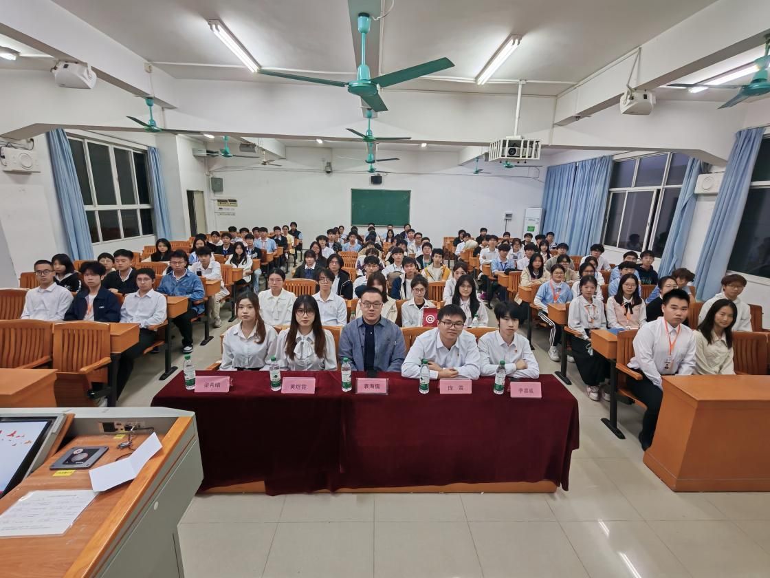 best365召开2025-2026学年第一次团委、员工会、新闻中心例会