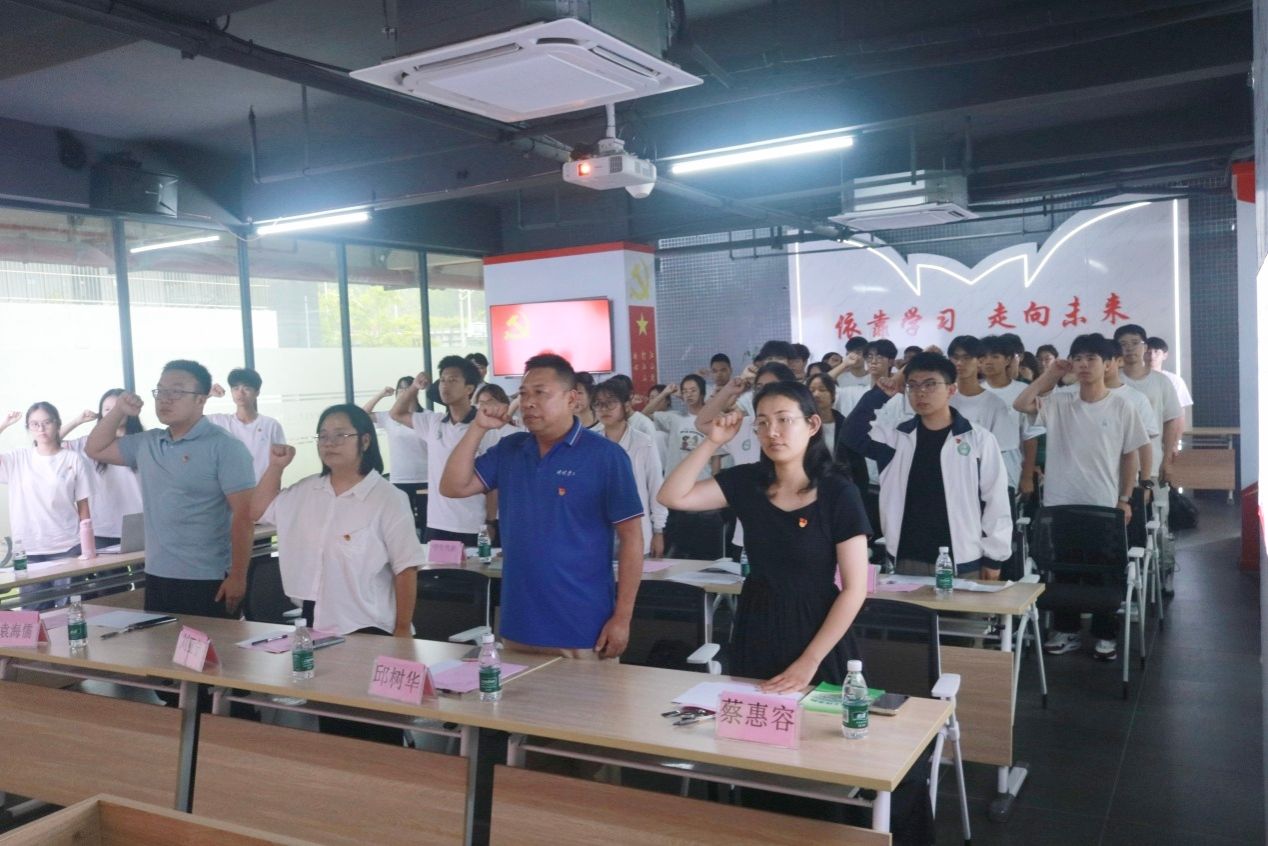 党建进社区：​best365开展“读廉书·守初心·强作风”读书分享会