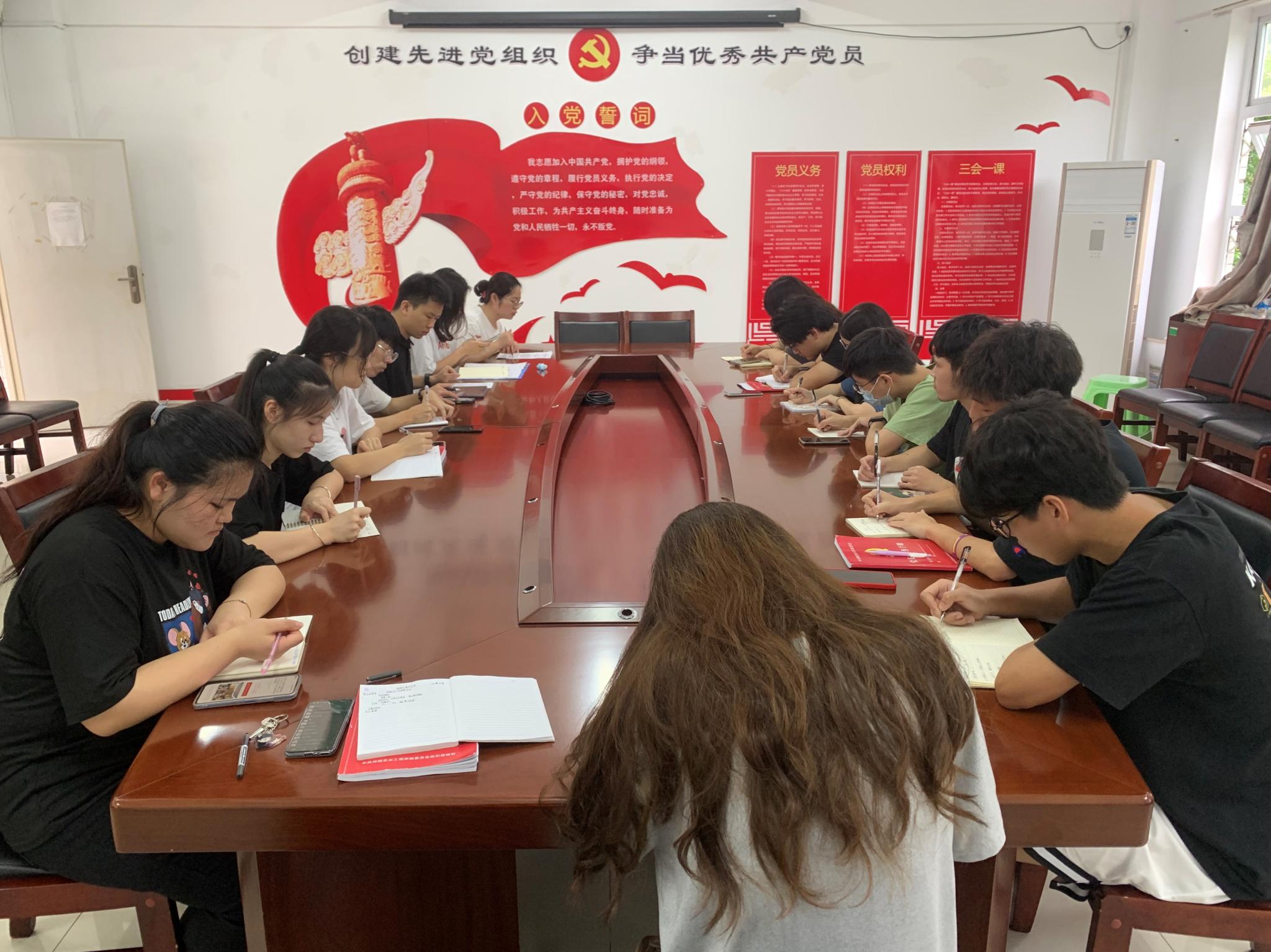 坚持党的领导 树立大局意识——​best365员工党支部召开专题学习会议