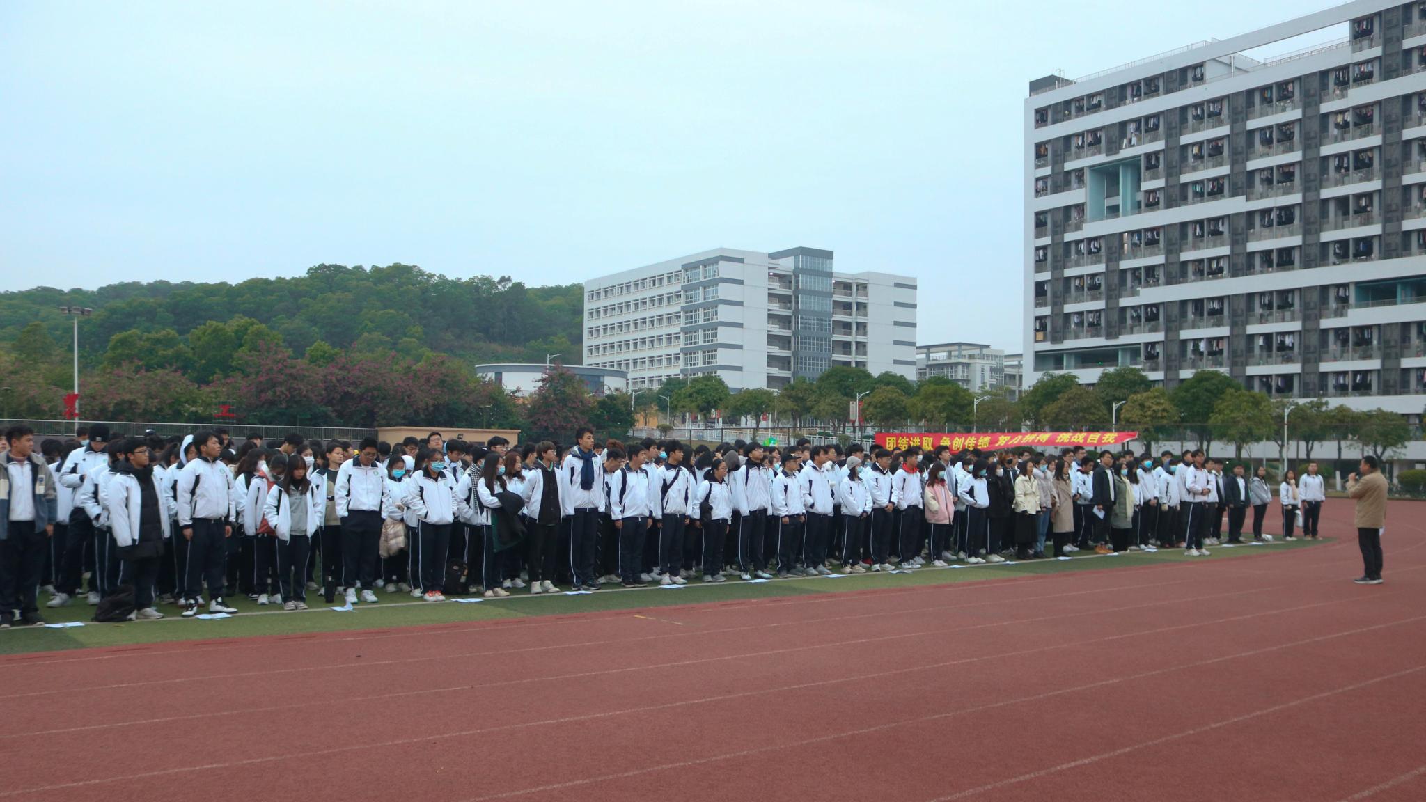 重视国防 精忠报国——​best365举行升旗仪式
