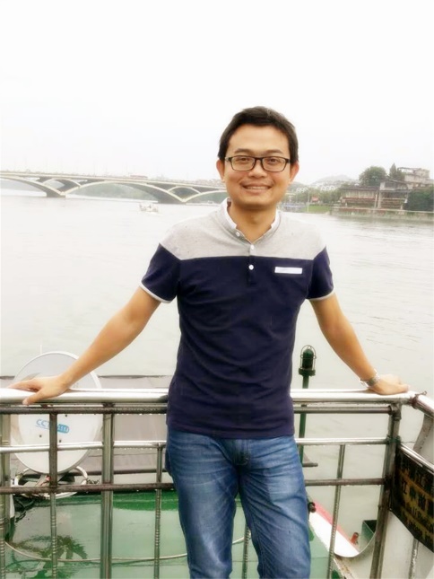 ​何明